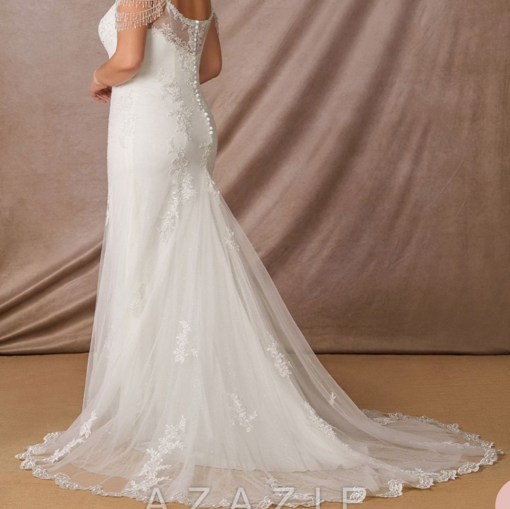 Azazie Saskia wedding dress, size 18, soft white, NWT sample